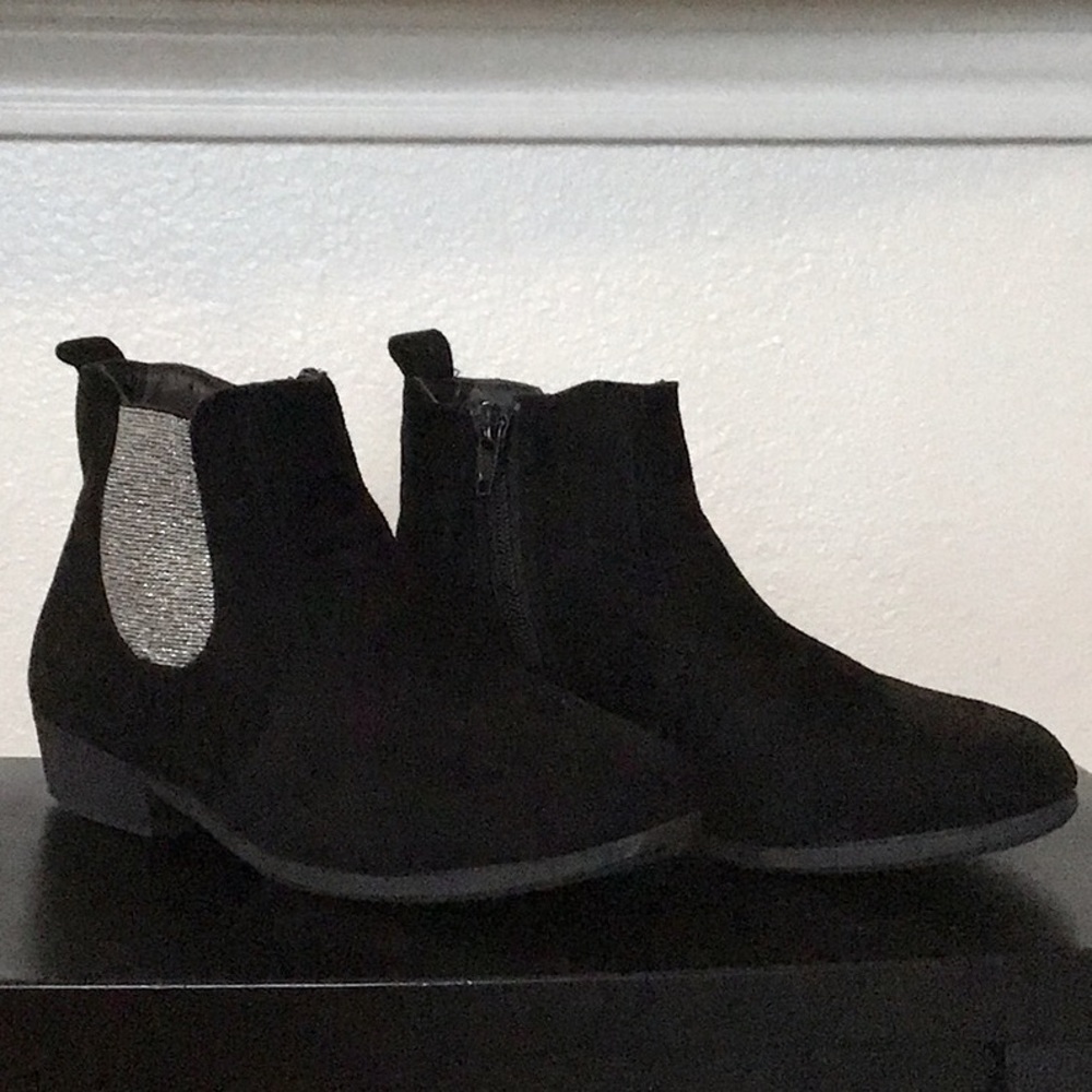 Girl’s boots